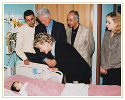 Посещение Клинтоном больницы Jordan Hospital